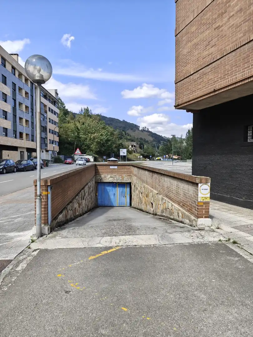 Parking de Garaje en venta en Lena