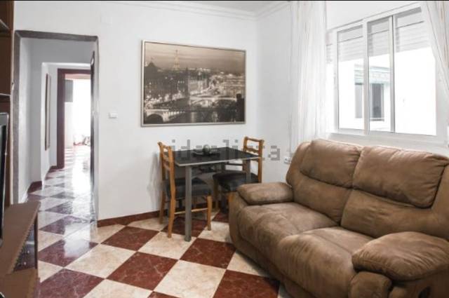 Piso en Alquiler en Calle Huerto de los Claveles en El Molinillo - Capuchinos