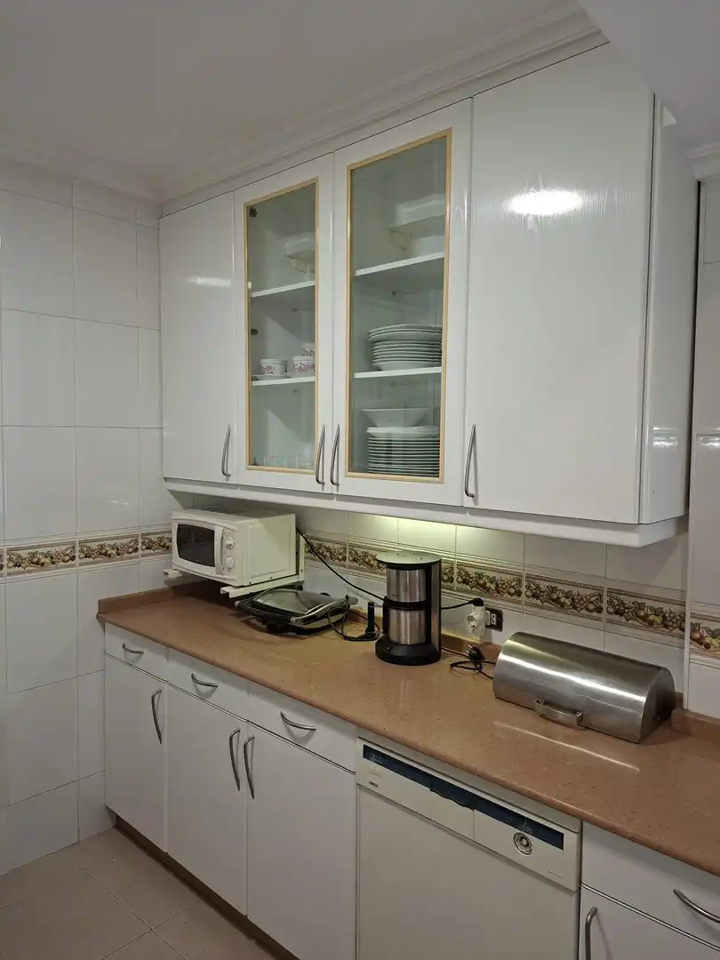 Cocina de Piso de alquiler en Vigo  con Calefacción, Parquet y Amueblado