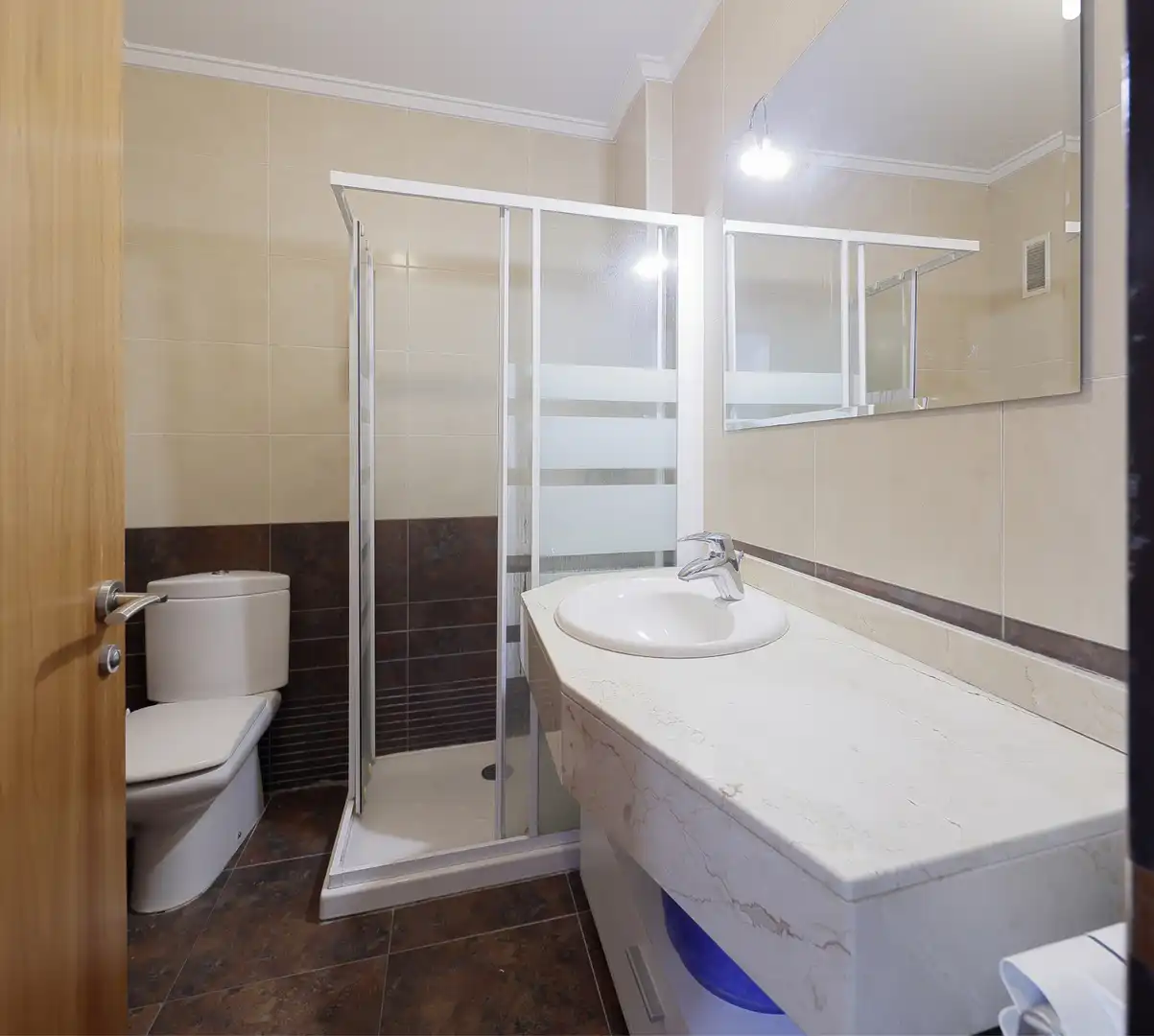 Baño de Piso en venta en Oviedo  con Calefacción y Amueblado