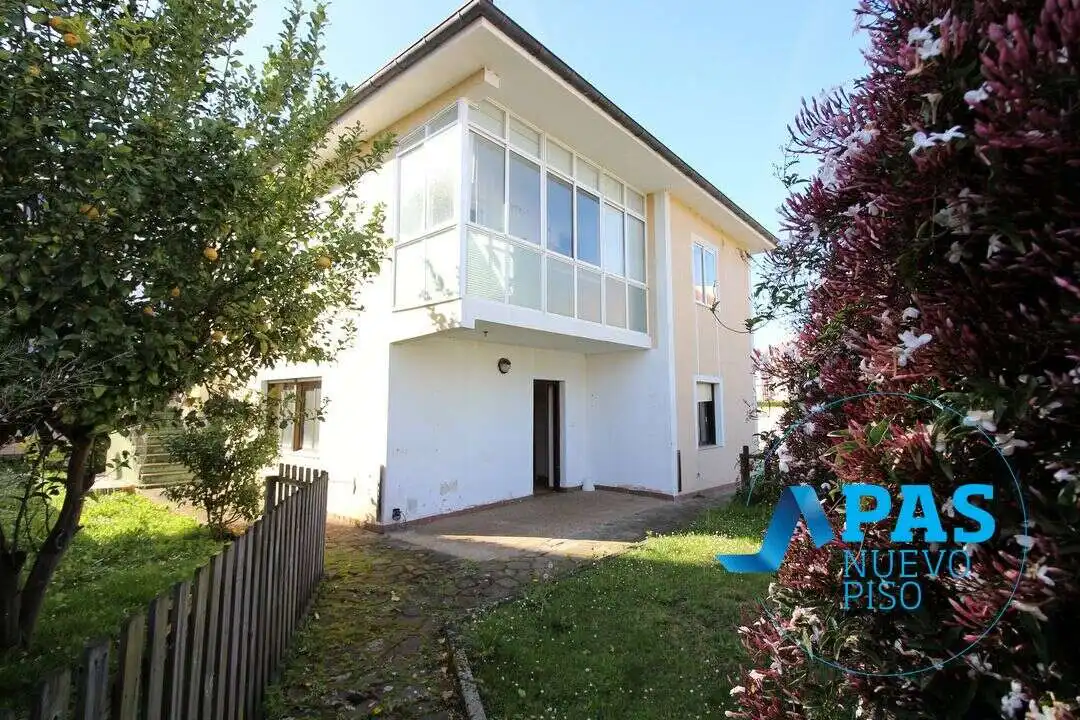 Exterior view of Houses for sale in Noja  with Heating, Private garden and Storage room