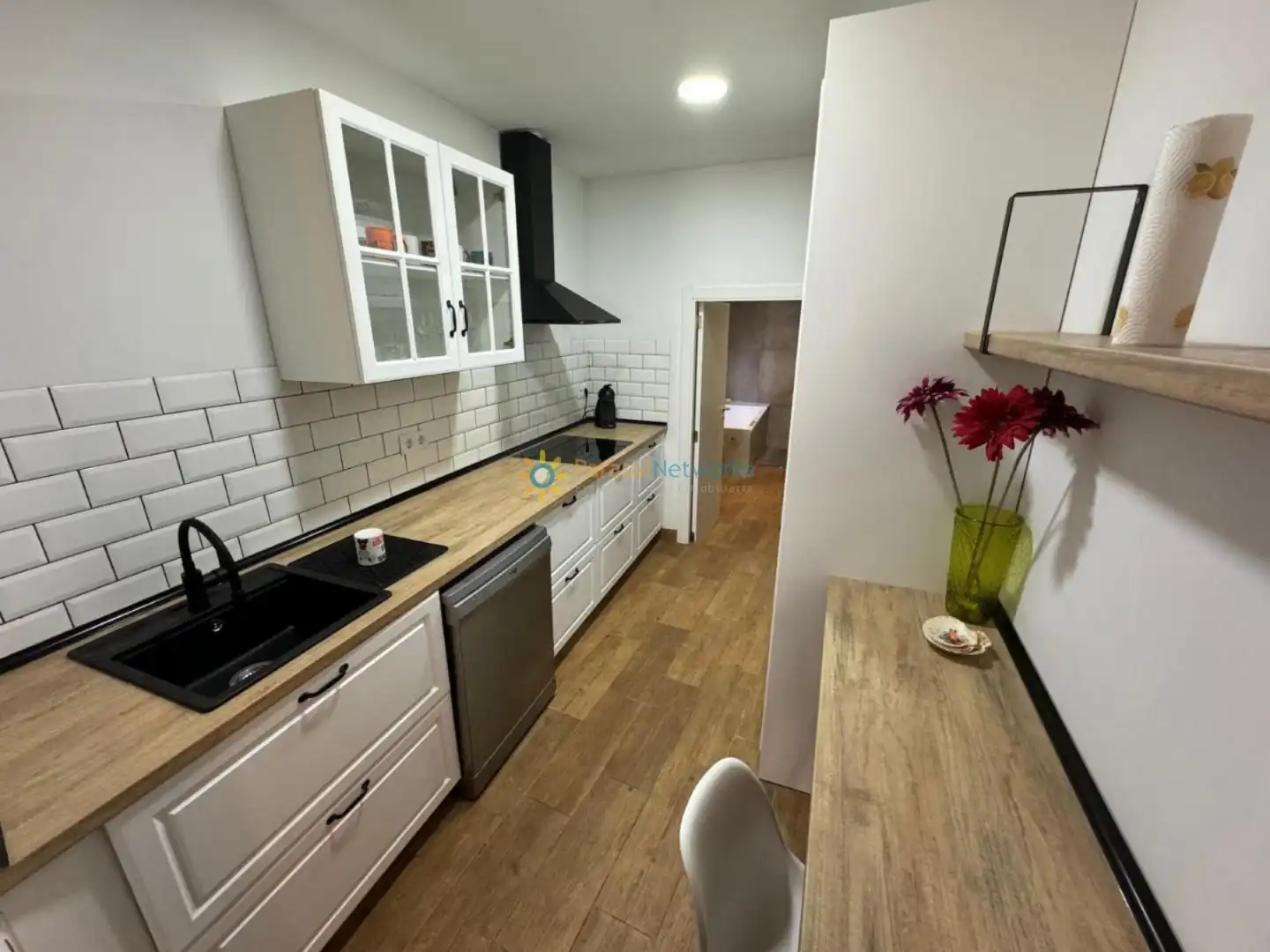 Küche von Einfamilien-Reihenhaus zum Verkauf in Oliva mit Klimaanlage, Terrasse und Abstellraum