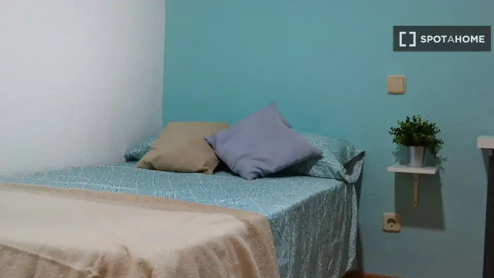 Bedroom of Flat for share in Getafe  with Air Conditioner, Heating and Furnished
