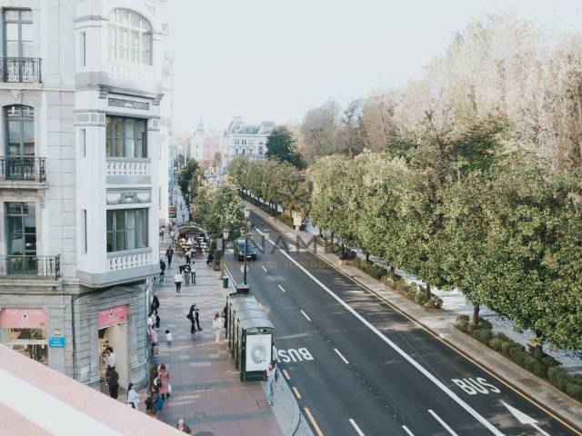 Piso en Venta en Salesas - Foncalada - Campoamor