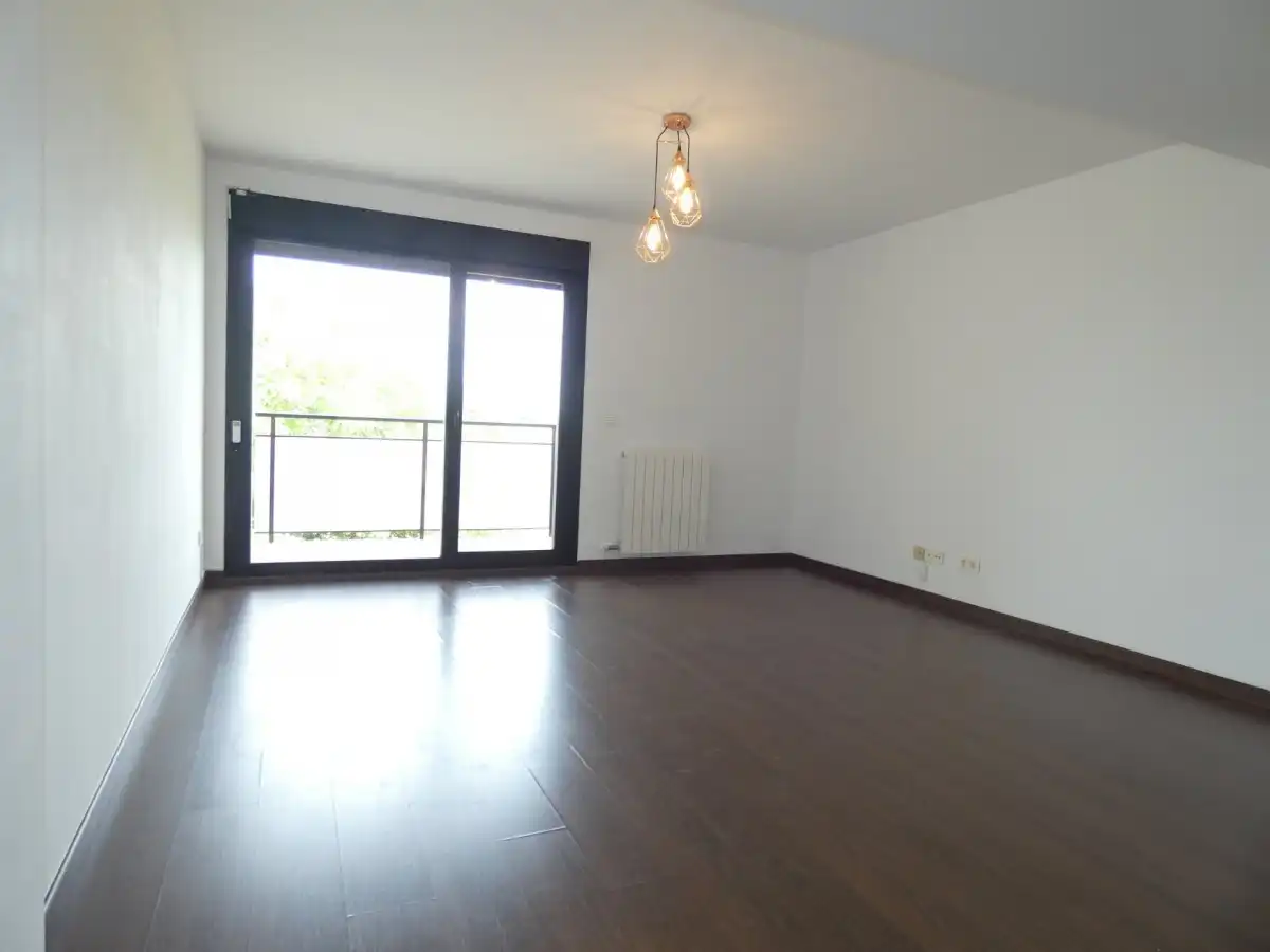 Piso con balcón en venta en Pinseque, imagen 3
