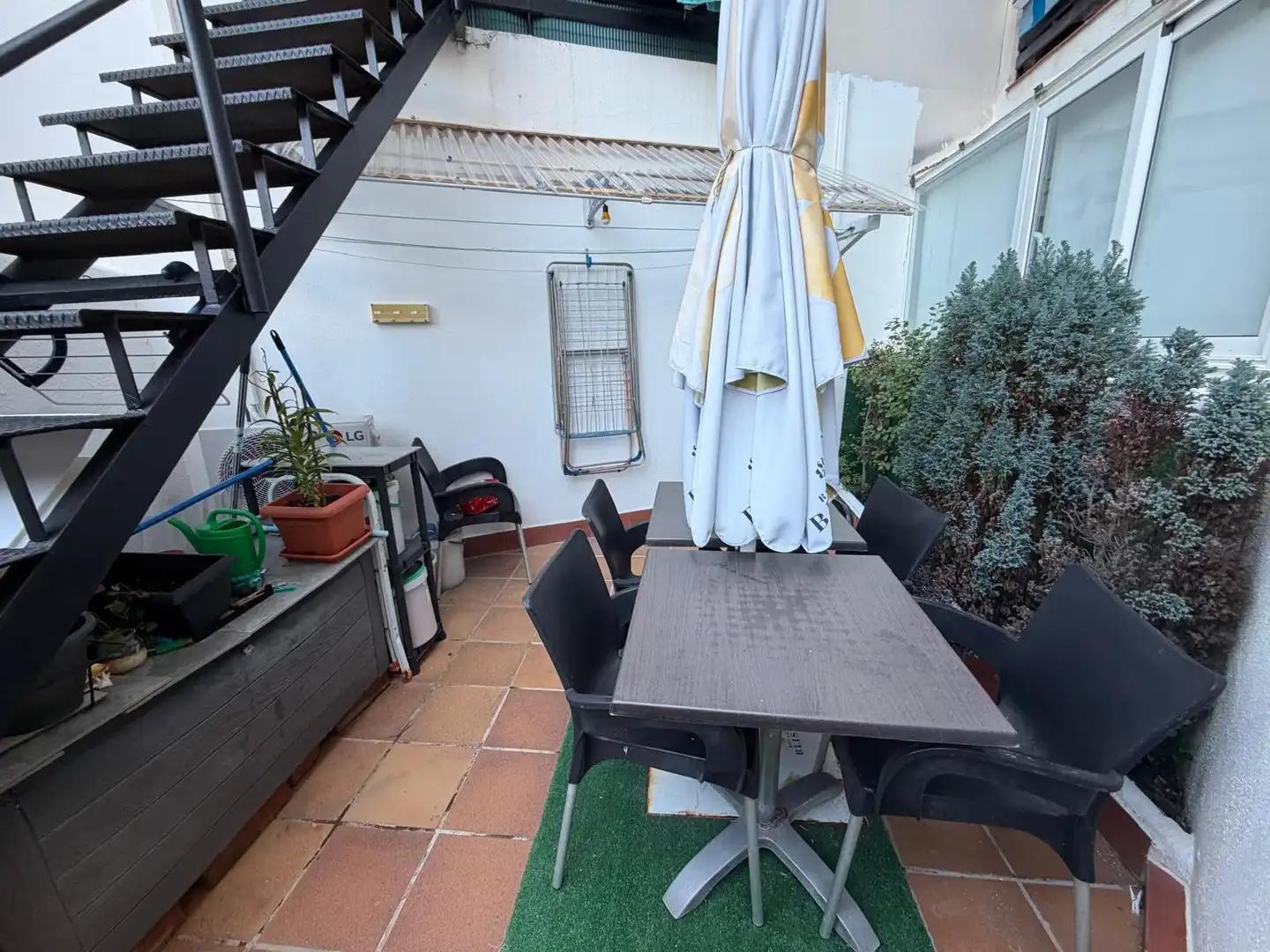 Baixos amb jardí en venda a Els Pavos