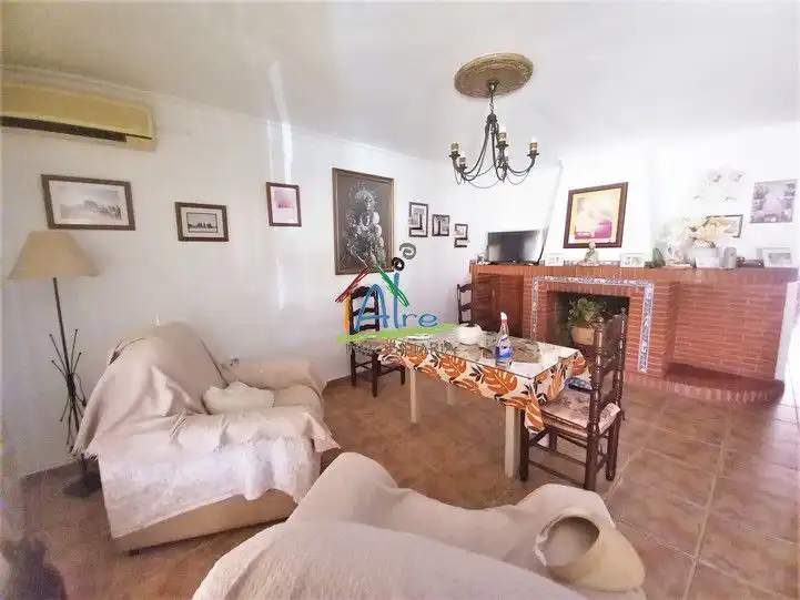 Wohnzimmer von Einfamilien-Reihenhaus zum Verkauf in Almonte mit Klimaanlage, Terrasse und Abstellraum