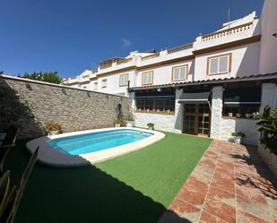 Vista exterior de Casa o xalet en venda en San Fernando amb Aire condicionat, Calefacció i Jardí privat