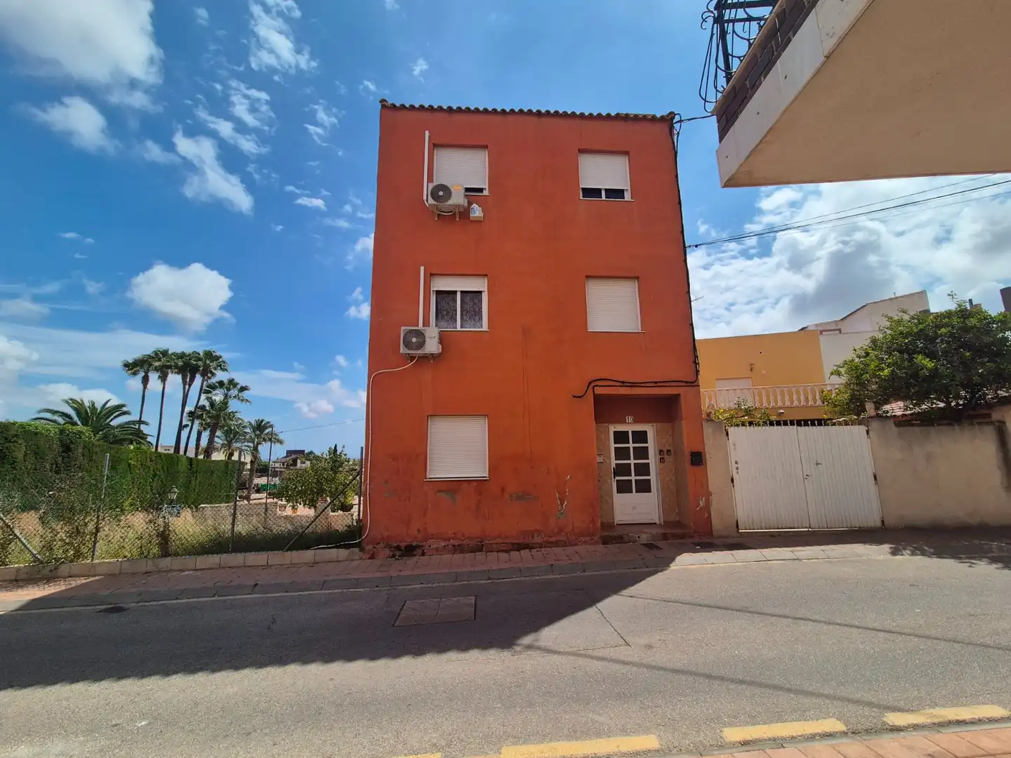 Casa amb terrassa en venda a Calle Carmen Conde 10