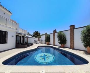 Swimming pool of House or chalet to rent in Marbella  with Air Conditioner, Private garden and Terrace