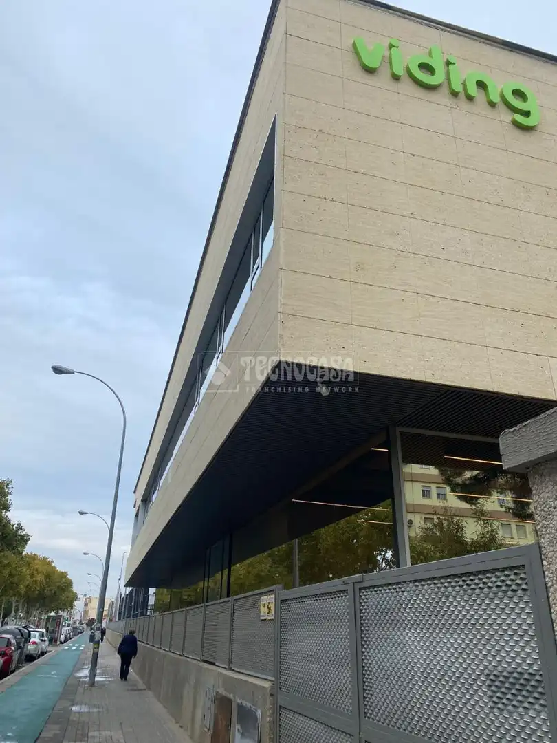 Vista exterior de Garatge en venda en Sevilla