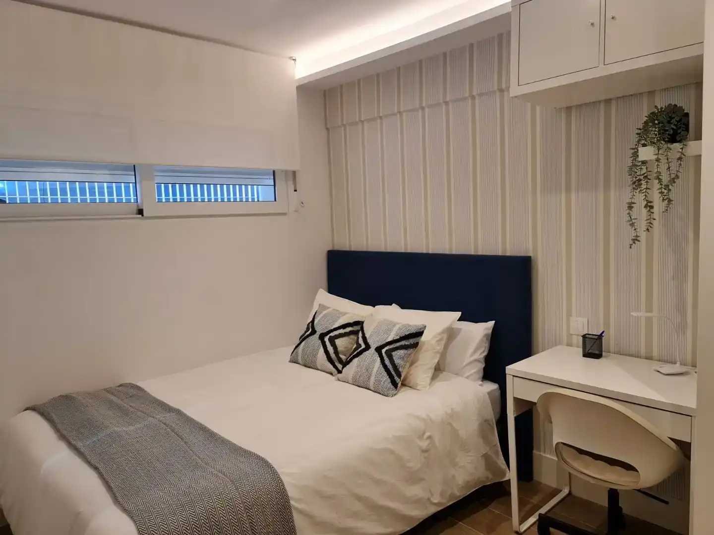 Dormitori de Apartament per a compartir en Madrid amb Aire condicionat, Parquet i Moblat