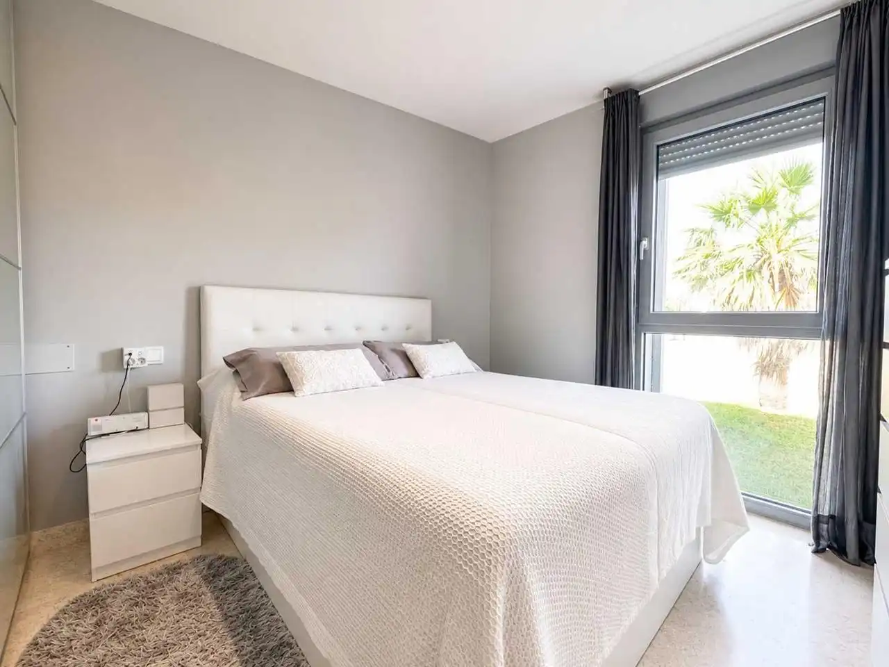Schlafzimmer von Wohnungen zum Verkauf in Manilva mit Klimaanlage, Heizung und Terrasse