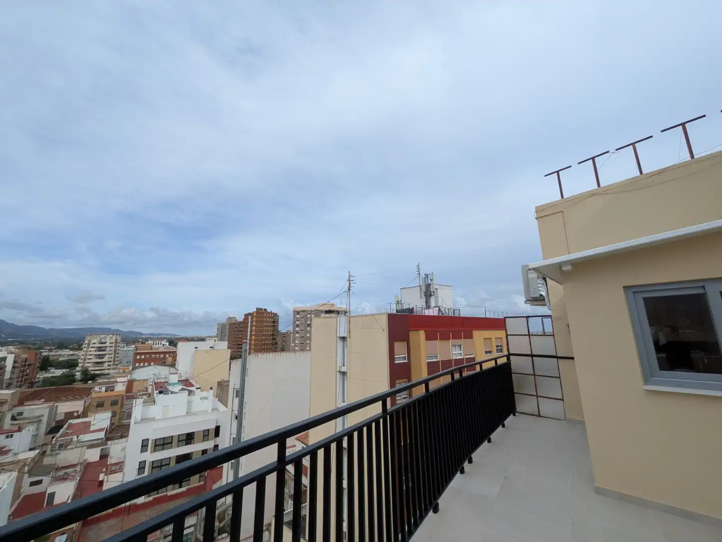 Vista exterior de Ático en venta en Castellón de la Plana / Castelló de la Plana con Aire acondicionado y Terraza