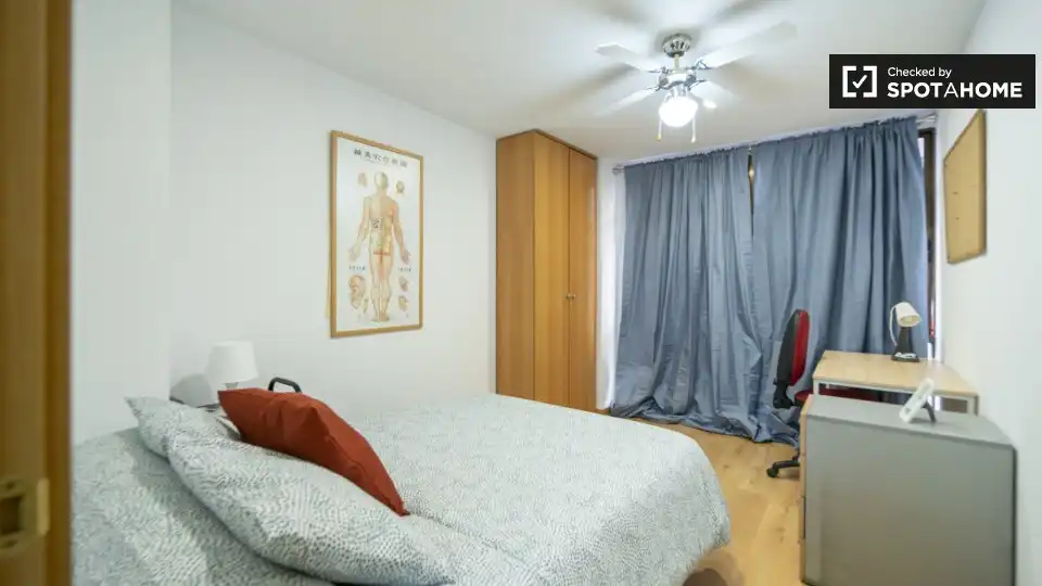 Habitación de Piso de alquiler en Valencia con Aire acondicionado, Calefacción y Amueblado