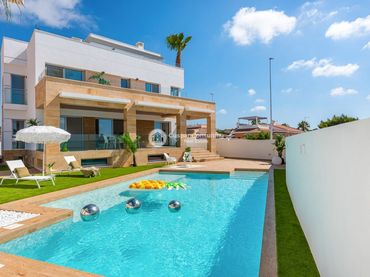 Villa mit Pool zum Verkauf in Rojales