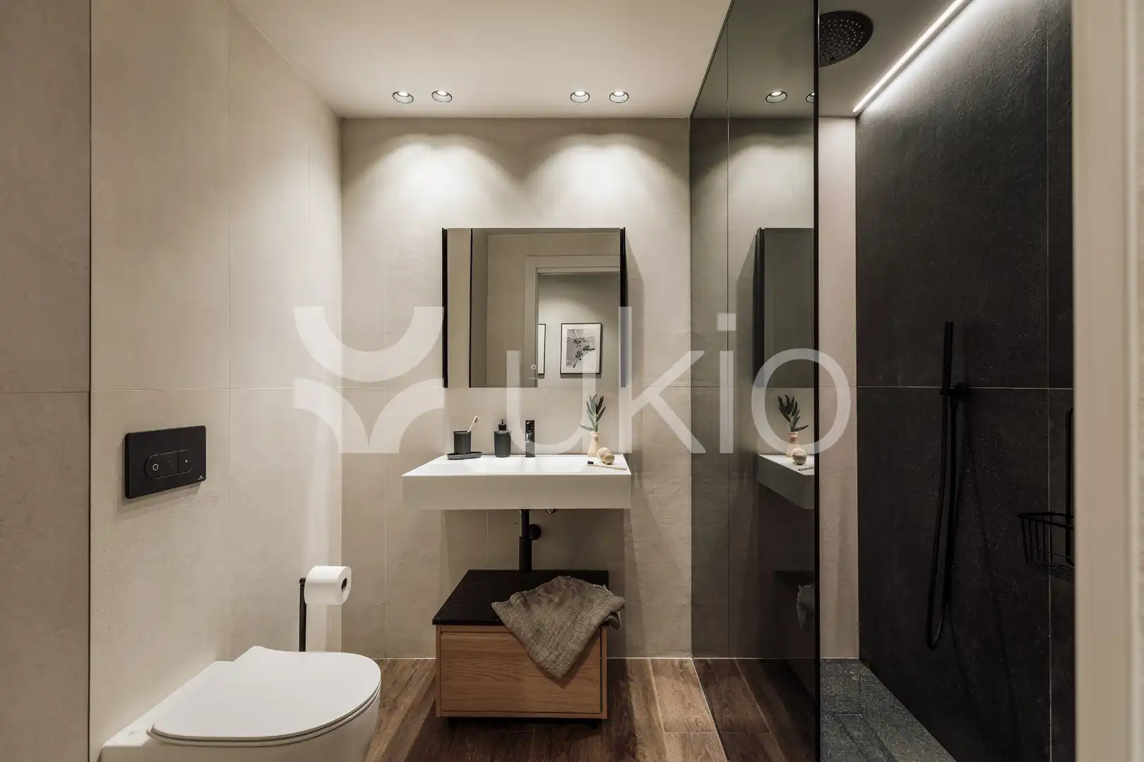 Bany de Apartament de lloguer en Barcelona amb Aire condicionat, Calefacció i Moblat