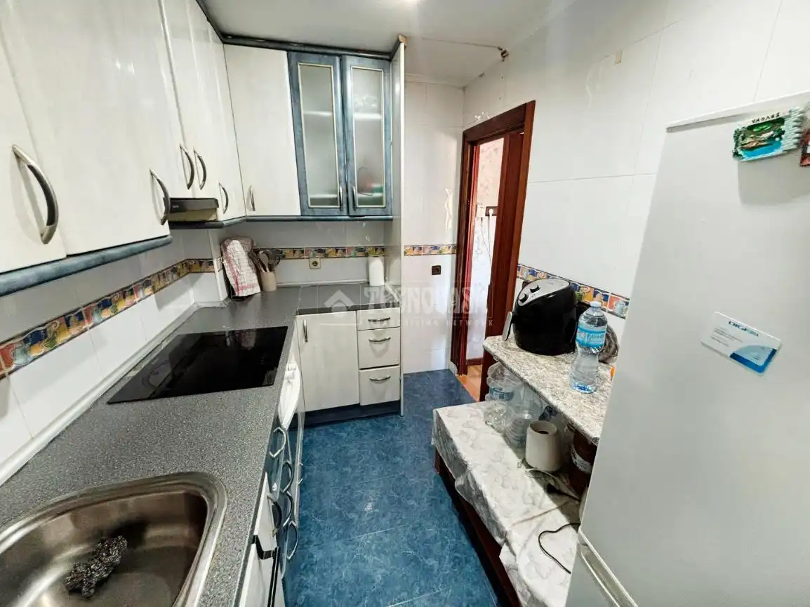 Kitchen of Flat for sale in Zaragoza  with Furnished and Balcony