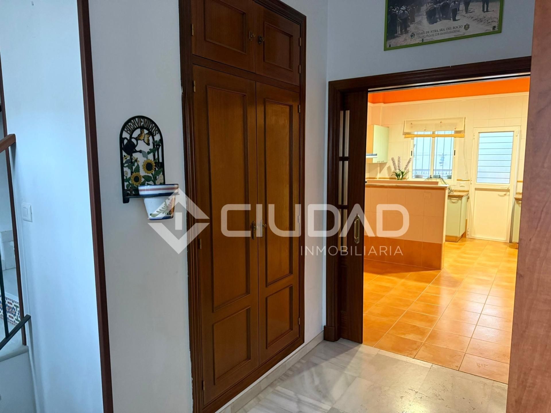 Casa adosada en venta en Sanlúcar de Barrameda con Aire acondicionado, Trastero y Balcón