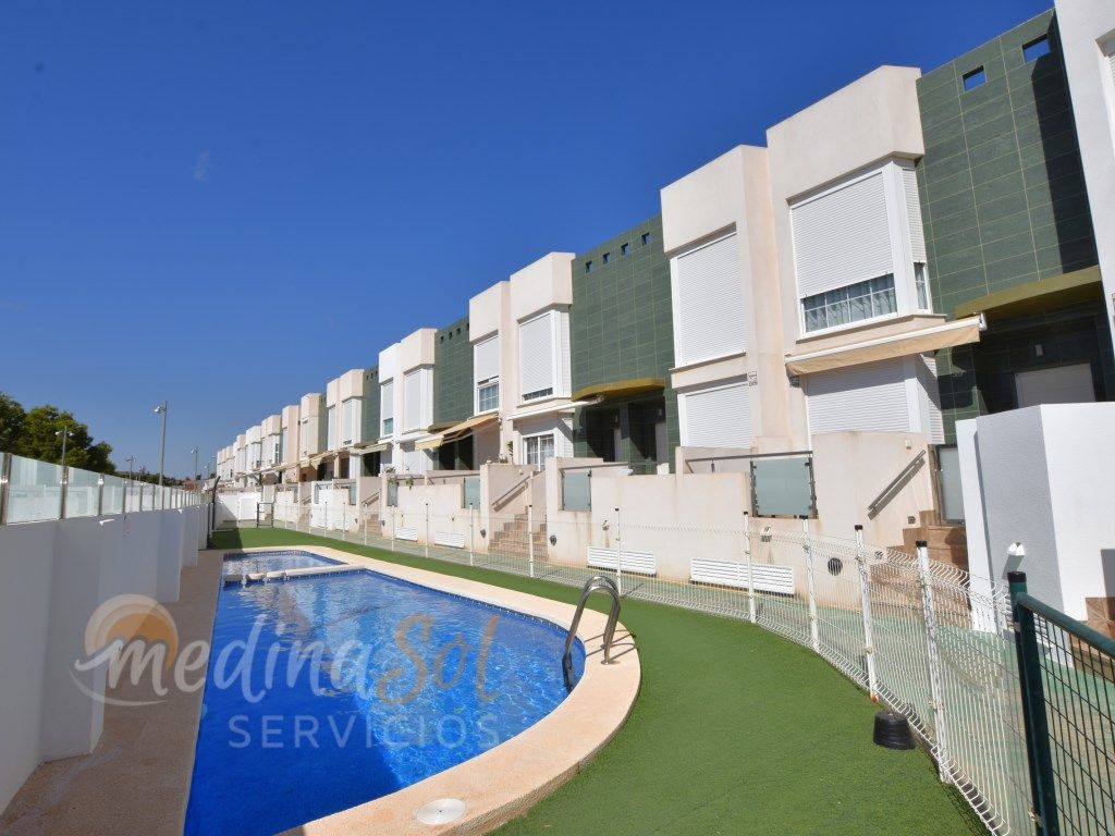 Vista exterior de Casa o xalet en venda en Cartagena amb Terrassa, Piscina i Balcó
