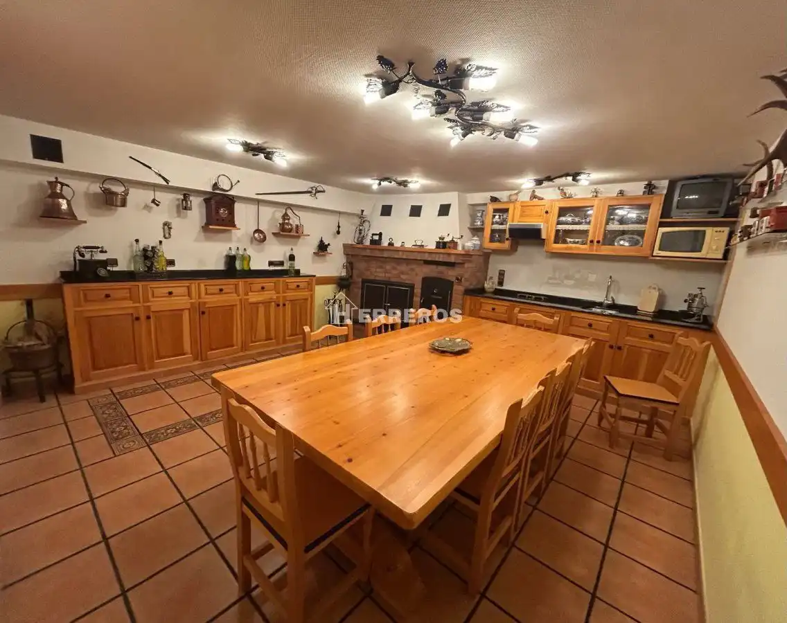 Cocina de Casa adosada en venta en Baños de Río Tobía con Aire acondicionado, Calefacción y Parquet