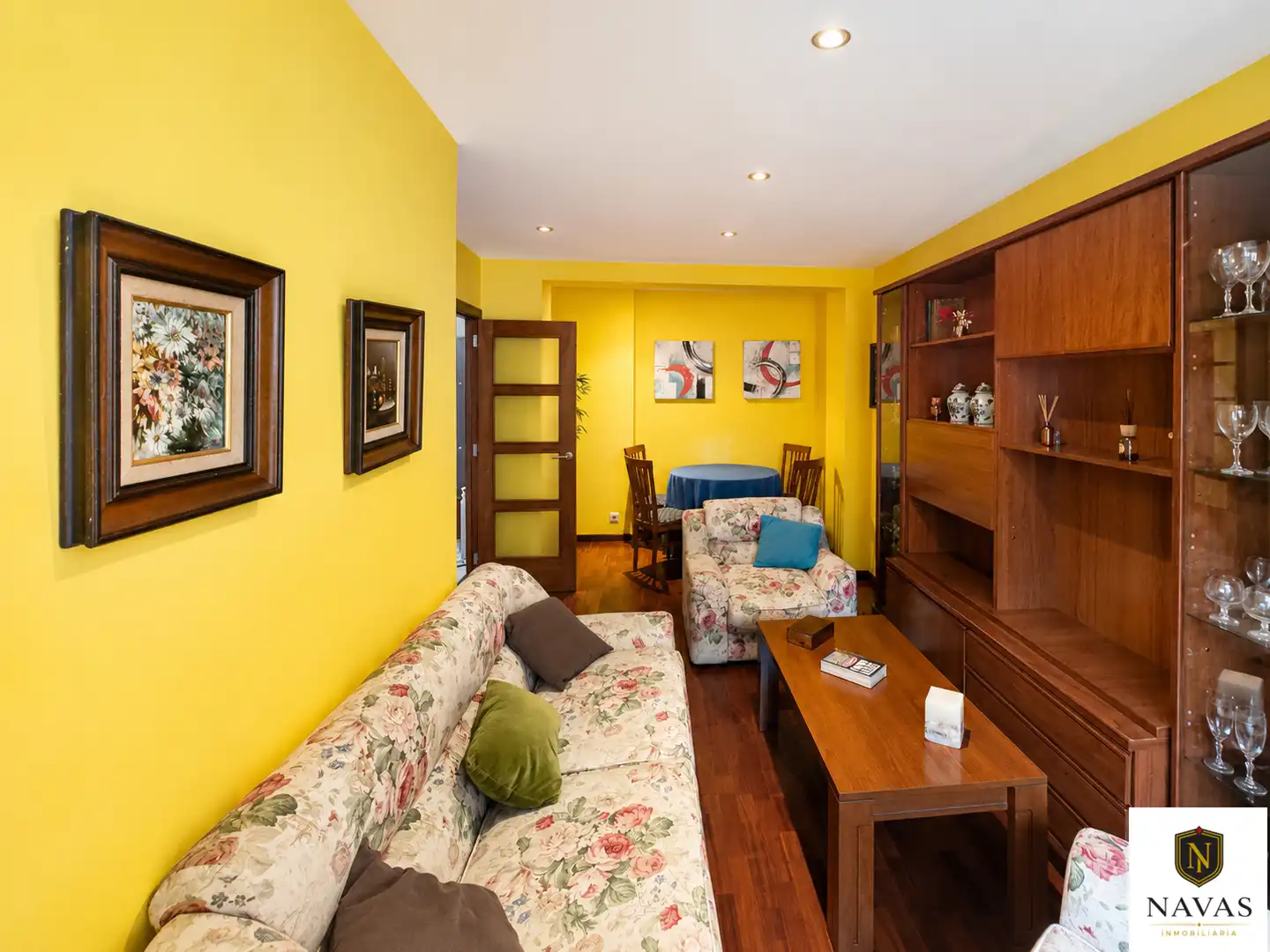Living room of Flat for sale in Vigo   with Heating, Parquet flooring and Furnished