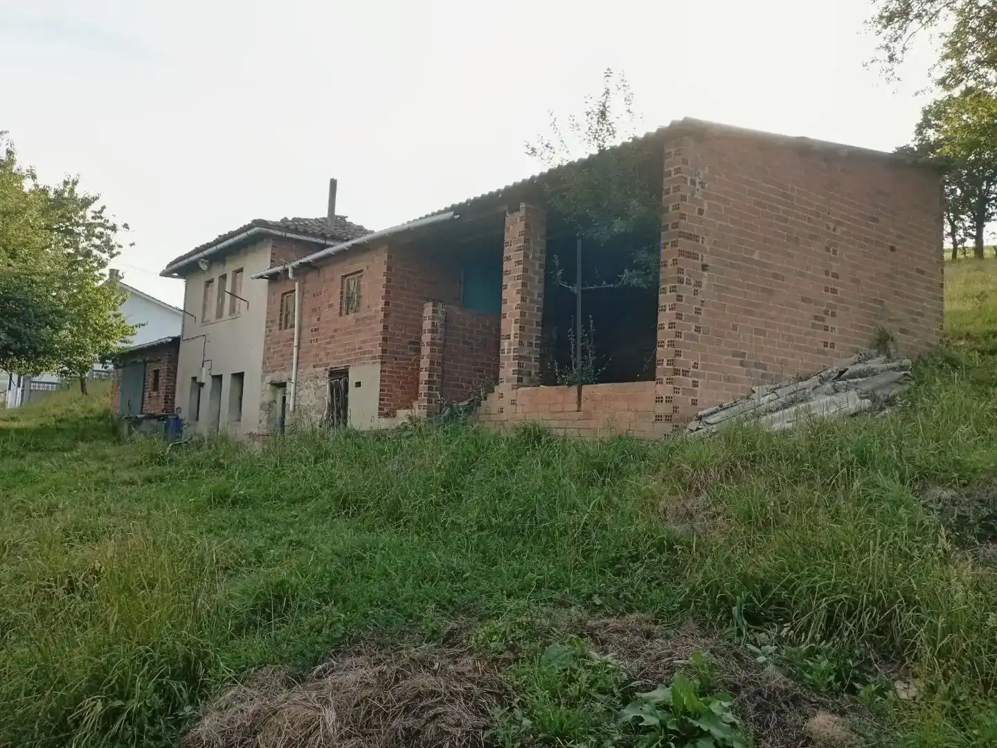 Vista exterior de Piso en venta en Tineo