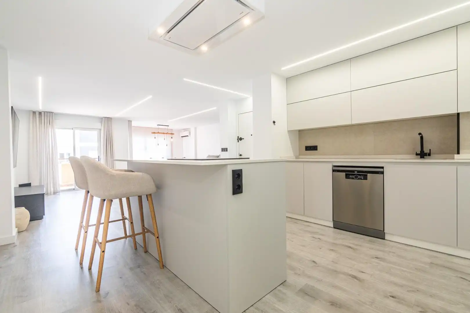 Flat with terrace for sale in Calle ANTONIO MACHADO 86