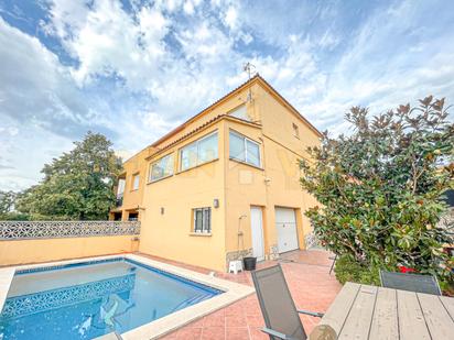 Exterior view of House or chalet for sale in Figueres  with Air Conditioner, Heating and Private garden