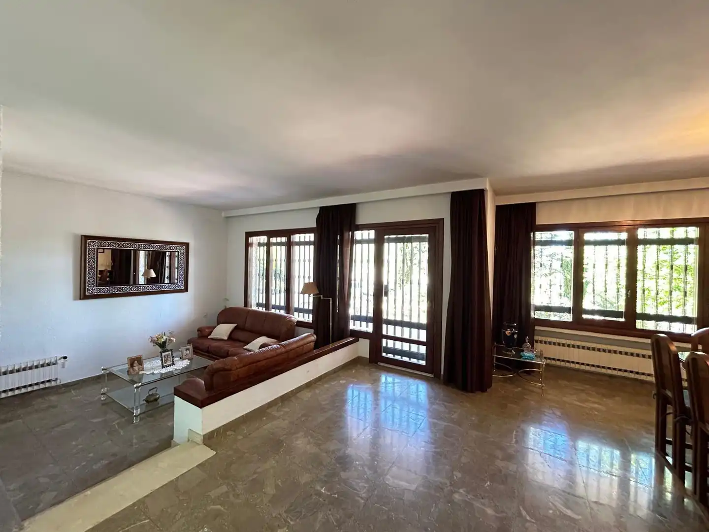 Sala d'estar de Casa o xalet en venda en Villanueva del Rosario amb Aire condicionat, Jardí privat i Terrassa