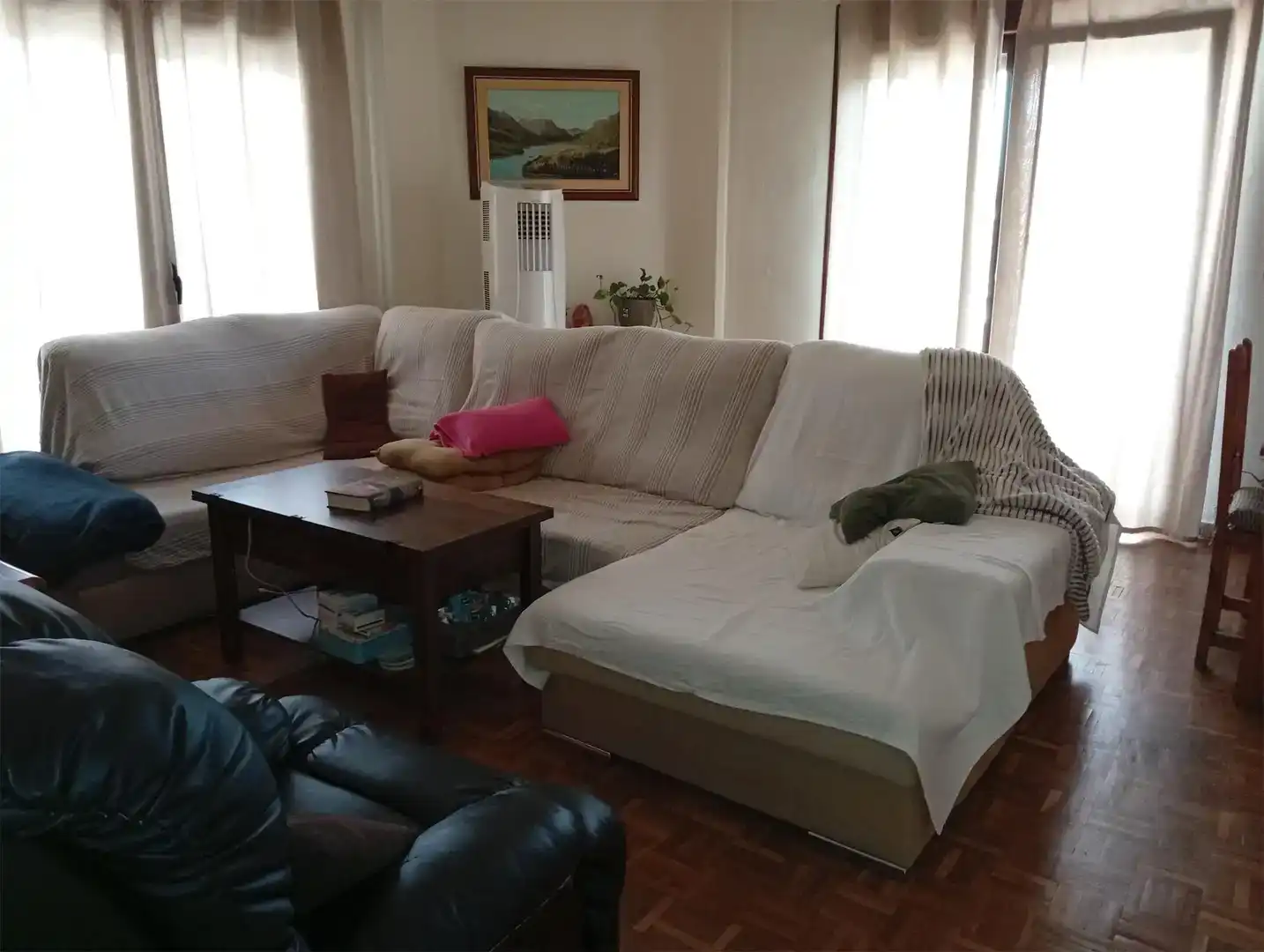 Sala d'estar de Pis en venda en Baza amb Parquet, Moblat i Forn