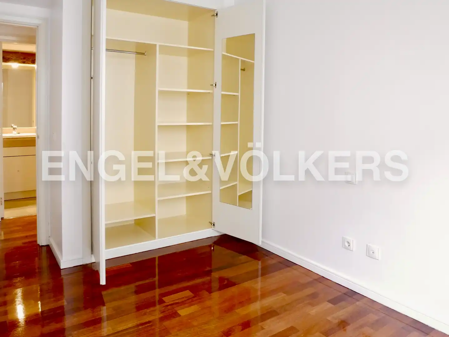 Bedroom of Flat for sale in Madrid  with Air Conditioner, Heating and Swimming Pool
