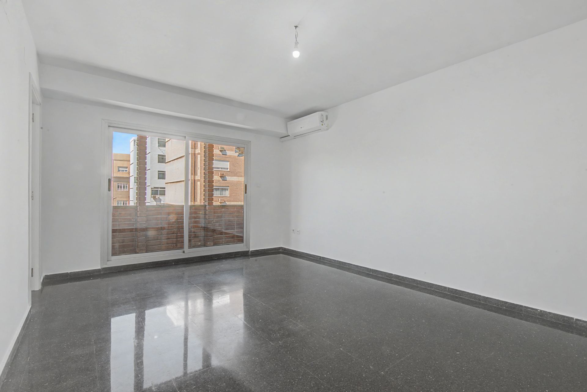 Living room of Flat for sale in  Valencia Capital  with Air Conditioner and Terrace