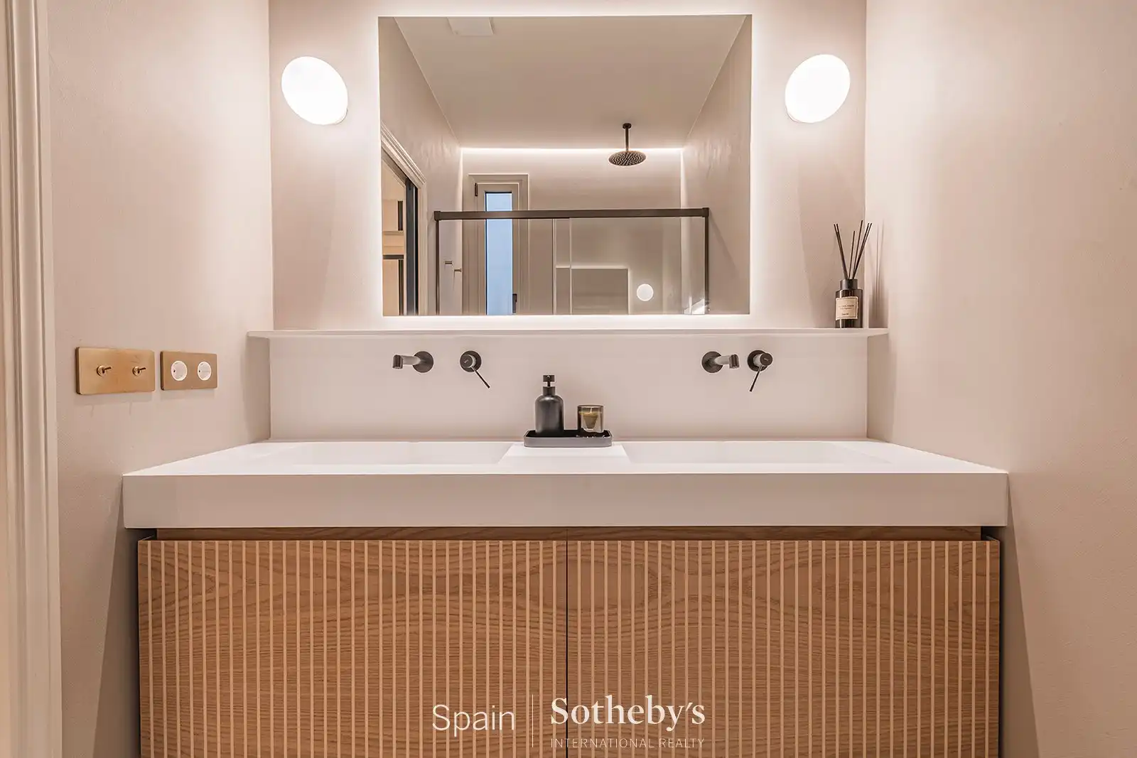 Apartament amb ascensor en venda a Gran Via de les Corts Catalanes, imagen 42
