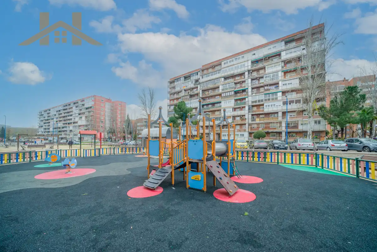 Außenansicht von Wohnung zum Verkauf in Leganés mit Heizung, Terrasse und Abstellraum