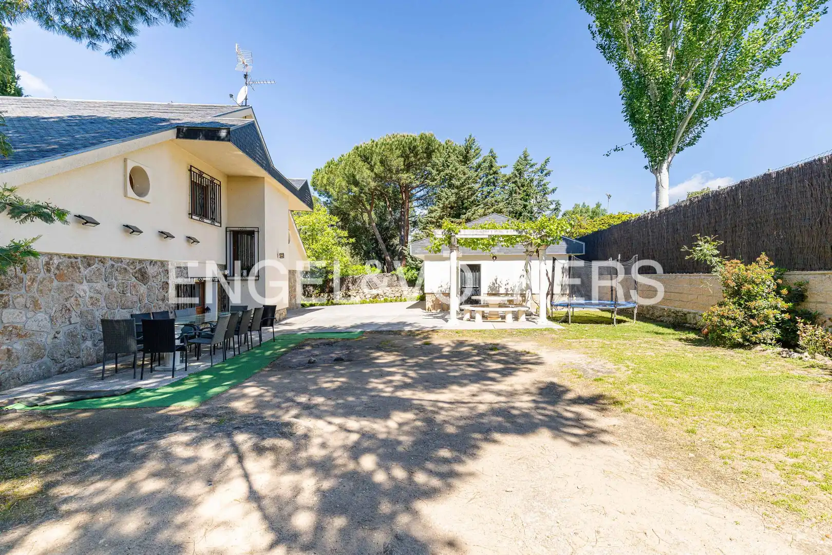 Vista exterior de Casa o chalet de alquiler en Alpedrete con Calefacción y Jardín privado