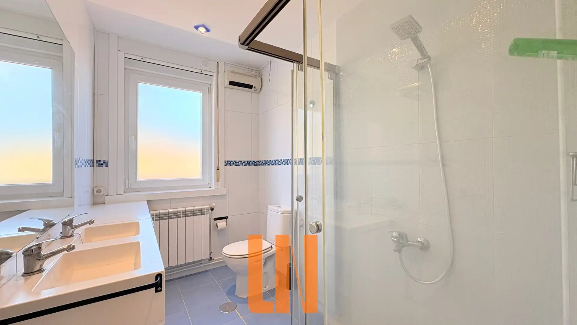 Baño de Casa o chalet en venta en Arteixo con Calefacción, Jardín privado y Parquet