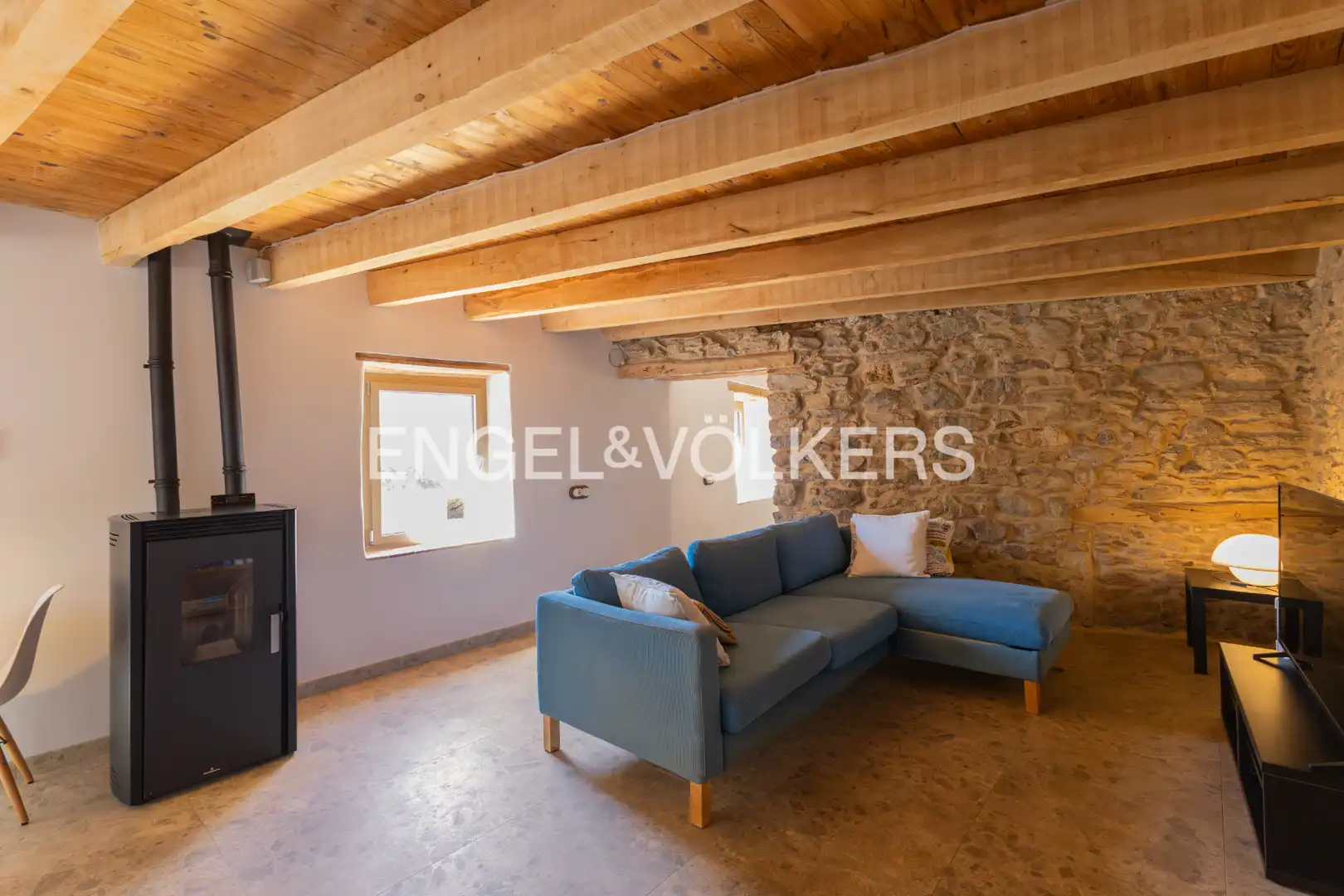 Sala d'estar de Casa o xalet en venda en Bellver de Cerdanya amb Calefacció, Jardí privat i Parquet