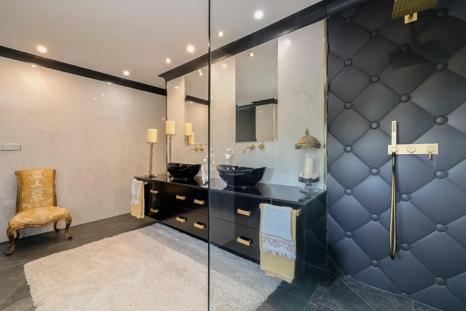Bathroom of Houses for sale in Oia  with Air Conditioner, Heating and Private garden