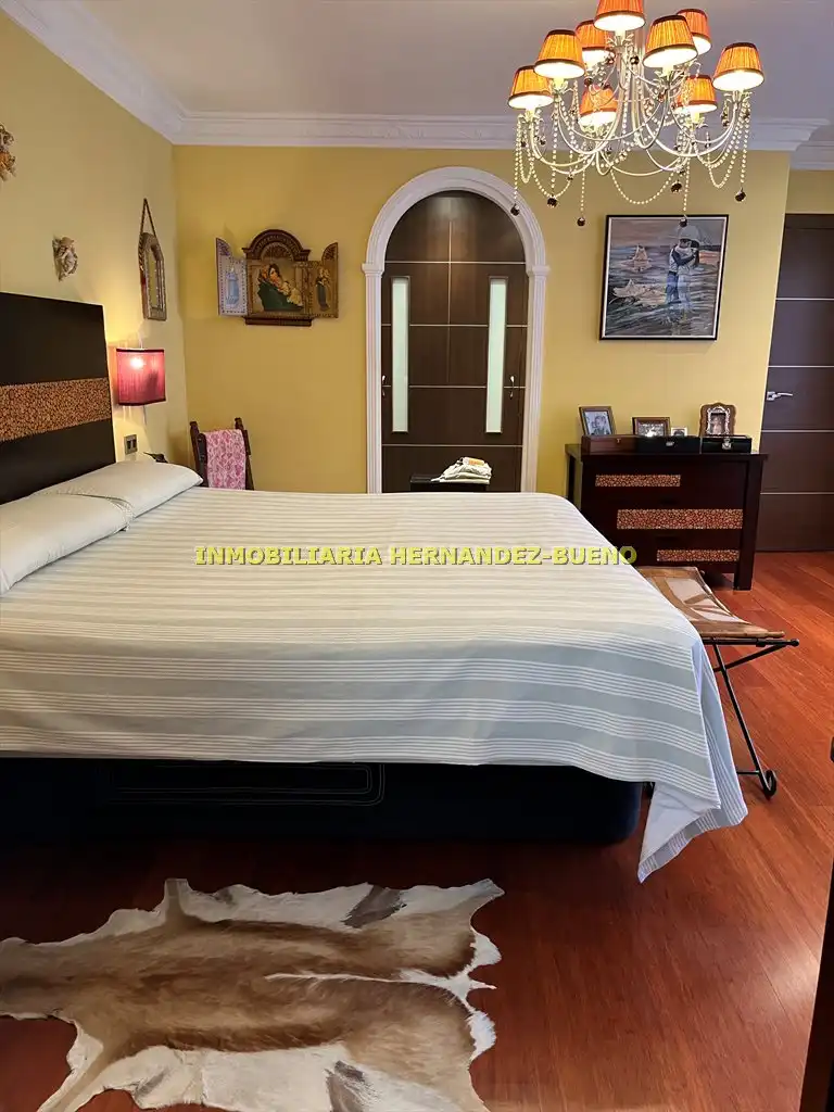 Habitación de Casa o chalet en venta en Carbajosa de la Sagrada con Aire acondicionado, Calefacción y Jardín privado