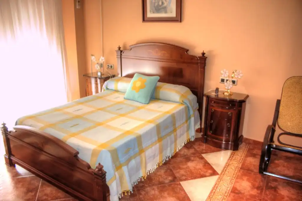 Dormitori de Casa adosada en venda en Casarabonela amb Aire condicionat, Jardí privat i Terrassa