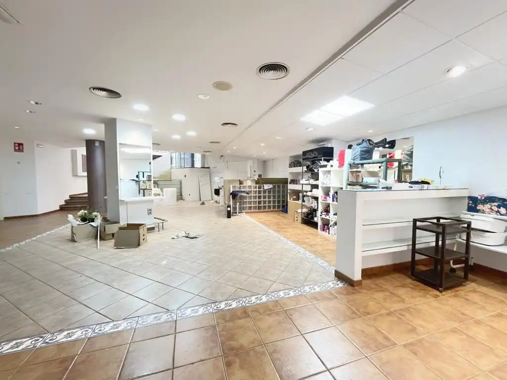 Commercial properties for sale in Terrassa  with Air Conditioner and Parquet flooring