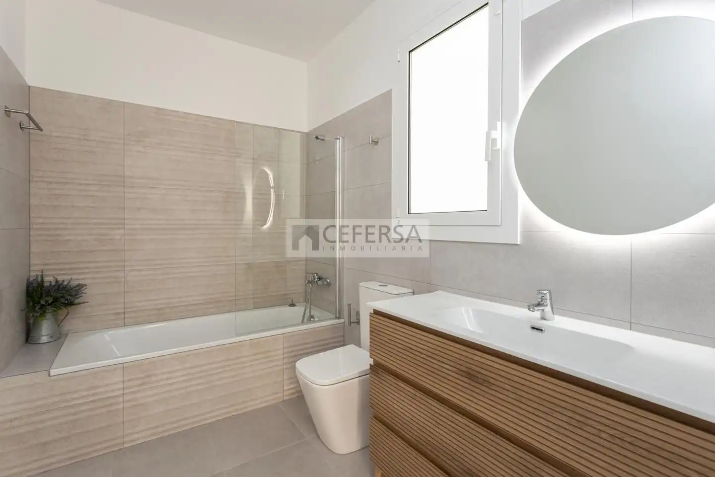 Bathroom of Flat for sale in Barcelona  with Air Conditioner, Heating and Parquet flooring