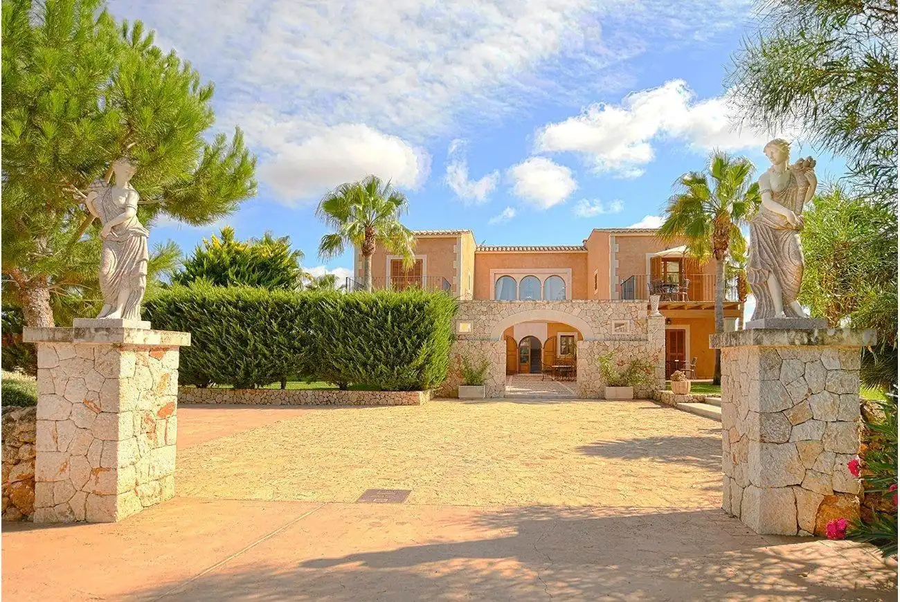 Vista exterior de Edificio en venta en Ses Salines con Piscina comunitaria