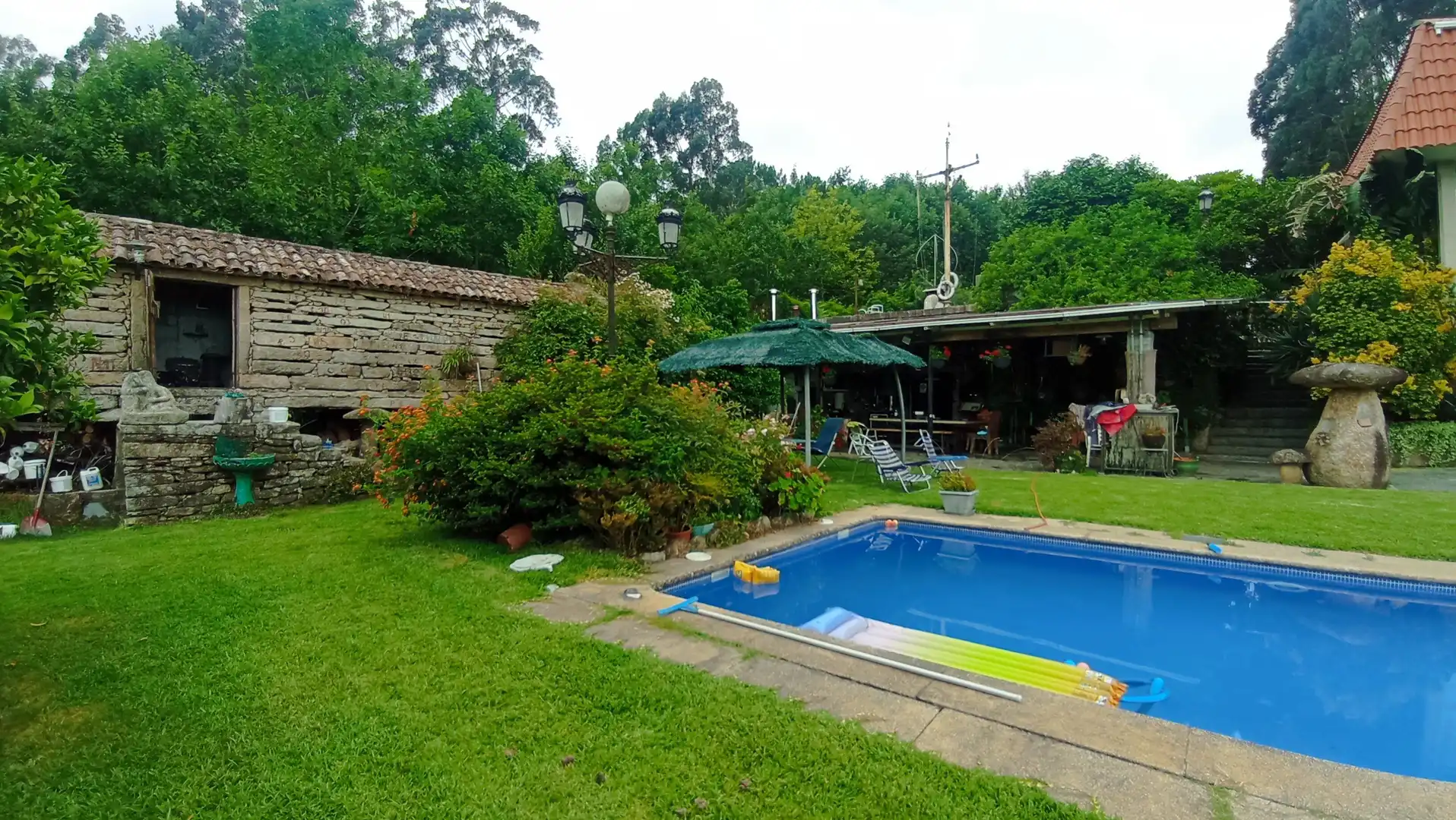 Piscina de Casa o chalet en venta en Pontevedra Capital  con Jardín privado, Terraza y Piscina