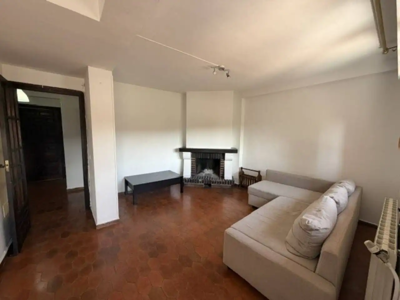 Sala d'estar de Casa adosada de lloguer en Buitrago del Lozoya amb Calefacció, Jardí privat i Terrassa