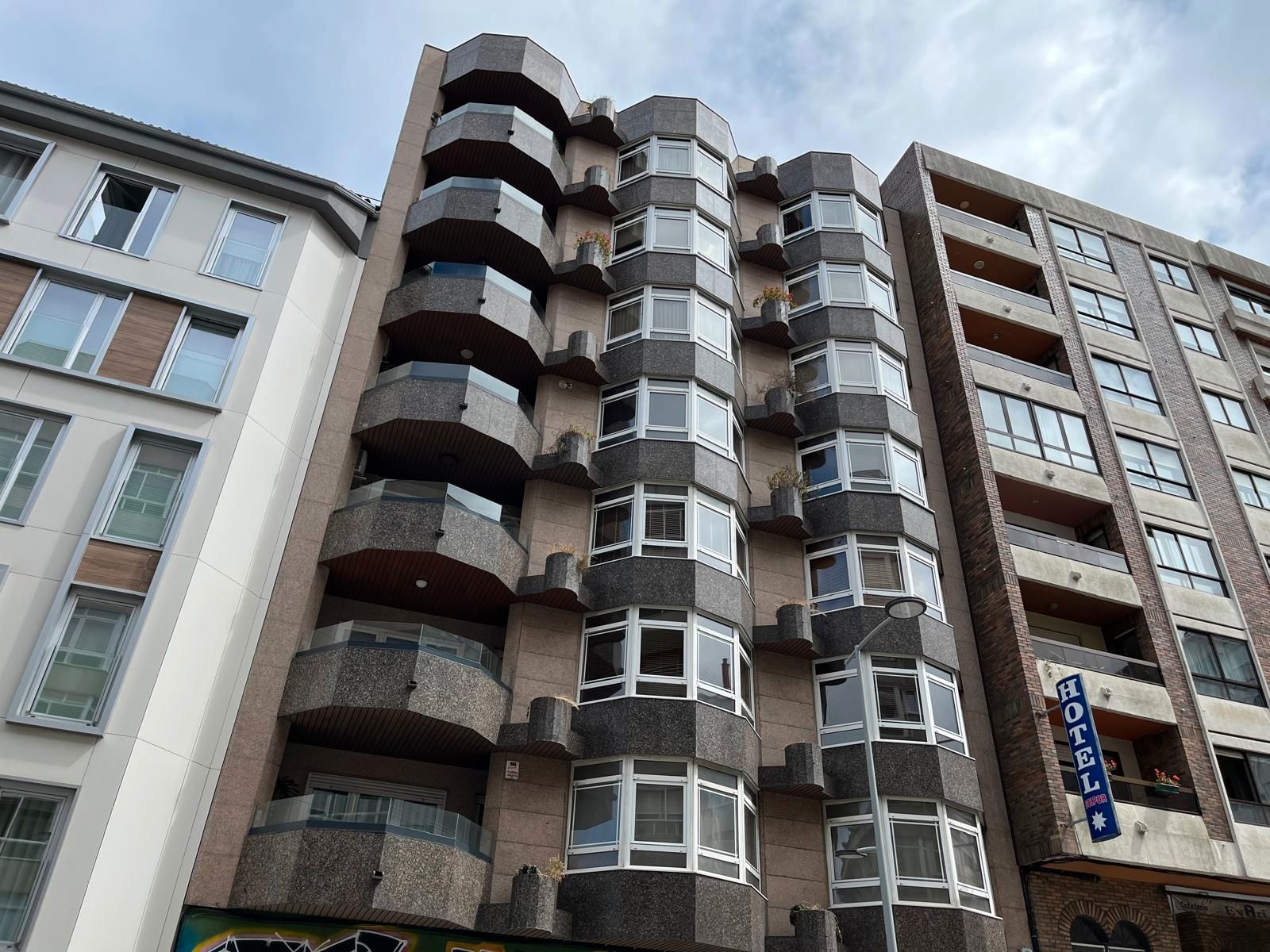Vista exterior de Pis en venda en Vigo  amb Calefacció, Parquet i Traster
