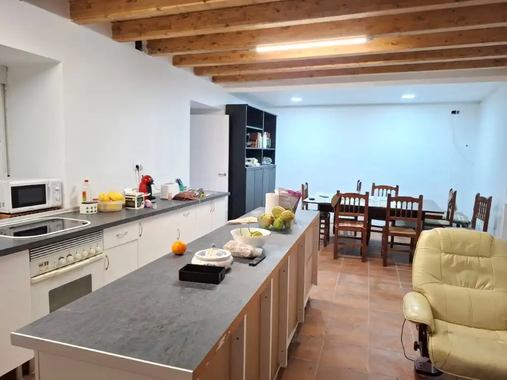 Küche von Einfamilien-Reihenhaus zum Verkauf in Viveiro mit Terrasse, Abstellraum und Möbliert