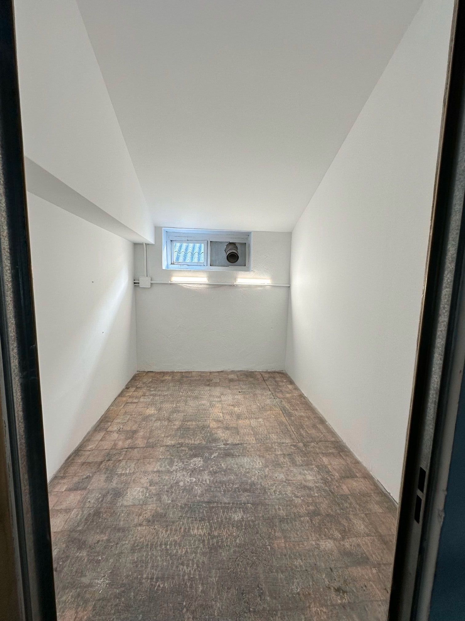 Box room to rent in  Madrid Capital