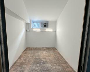 Box room to rent in  Madrid Capital